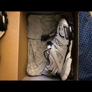 Balenciga tracks super comfortable slightly wore eur size 45